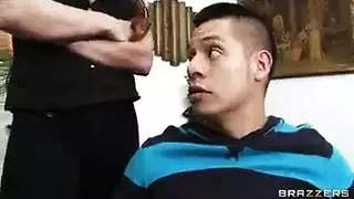 مدرسة إباحية تعلم الأولاد المخنثين كيف يتم مضاجعتهم