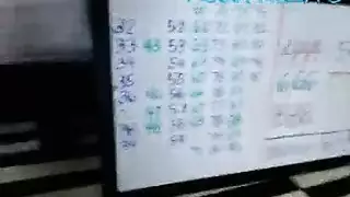 جنس جماعي مع ساحرة مراهقة: عدة أقضية تغطي وجهها وثدييها وفرجها
