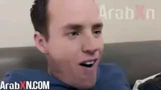 تجسست على ابنها وهو يستمني