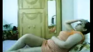 مشهد مصري صريح: أخذ مؤخرتي زوجتي الجديدة في ليلتنا الأولى