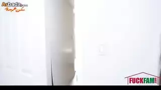 البنت تغتصب من عمها وهي نائمه جنبكوها وامها يغتصبها طيز