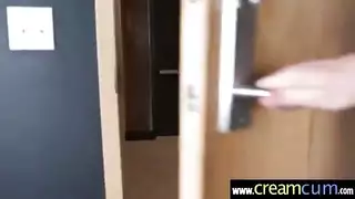 الشقراء ذات البزاز الممتلئة تذهب إلى الفحل للاستمتاع بزبه الكبير