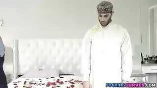 شاب سعودي يمارس الجنس بقوة مع محجبة مصرية في مشهد إباحي صريح