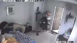 كاميرا تجسس في النظارات: التلميع يتحول إلى جلسة جنس عنيف