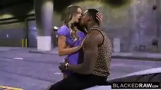 إجراء شرجي عنيف مع قضيب أسود وحشي