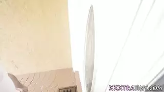 الملابس تُنزع قبل ركوب مكثف لوضعية الفارسة