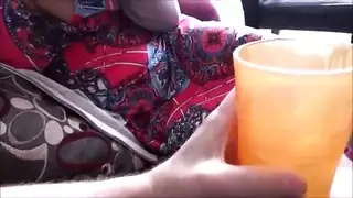 إغراء زوجة الأب: فانتازيا جنسية عائلية صريحة