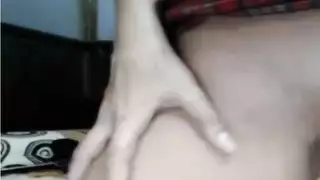 مراهقة آسيوية في جنس صريح: جماع خشن ومتعة فموية