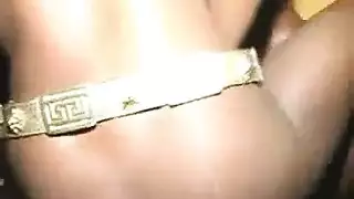 سكس زنوج هواة الأسمر يركب على صديقته الفتاة السوداء وينيكها جامد