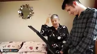 تسريب فيديو بورنو سري لعاهرة كورية على موقع أنبوب مجاني