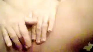 عاهرة مغرية تركب قضيبًا صلبًا ضخمًا