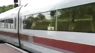 جنس في القطار الألماني: مشهد قذف داخلي علني