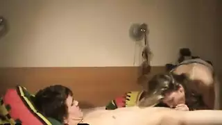 حركة إباحية شديدة: الزوجة الشقراء تصل للذروة على يد الفحل