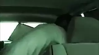 مهرجان جنسي في سيارة صغيرة: فتاة لبنانية يتمدد ثقبها الضيق