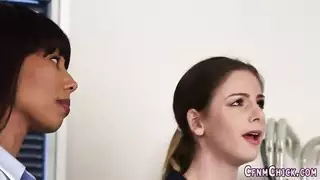 ممرضة cfnm تمص القضيب قبل الجنس الجماعي الصريح