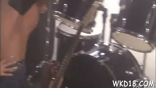 قضيب أسود كبير يدمر المؤخرة القرمزية الفقاعية في إباحية عنيفة