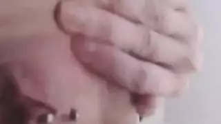 وضع الوحش الثلاثي: عاهرتان عاهرتان تعطيان مص وتأخذان قضيباً عنيفاً