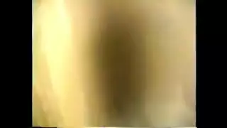 استمناء في الحمام: هزاز وعضو صناعي يصلان بها إلى الذروة