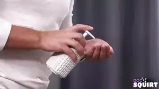 ينيكها ويشرب حليبها