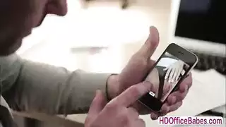 شقراء حسية تركع لمشهد مص قضيب صريح