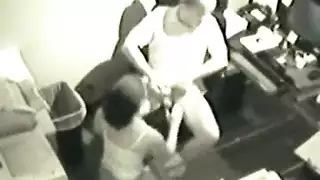 مطاردة الصقر السادية تنتهي بتمدد مهبلي وشرجي قاسي