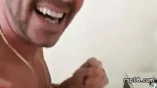 مراهقة حبشية ساخنة في جماع جماعي