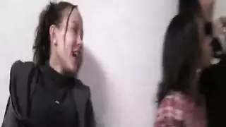 ثنائي جنسي بطريقة حيوانية صريحة في الإسطبل