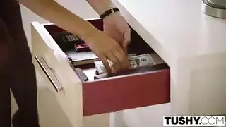 الأصل: كس سودانية مدخن حلو