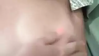 الساخنه الناضجة ام شعر احمر تمام عاريه على السرير وتمحن كسها