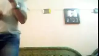 ليلى المغرية تثير بالقبلات، تتباهى بجسمها، ثم تنيك بقوة