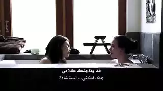 الأختان الزوجيتان تقومان بمقص ومص الأصابع في مشهد صريح إكس إكس إكس