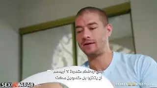 خبيرة لغة تتعرض لضرب مؤخرتها الضيقة بقوة