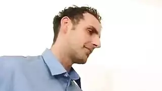 خيال الركوب على المكتب: سكرتيرة مثيرة تأخذ قضيبه