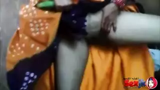 جميلة عربية بالزي الوطني تستمني بقوة بلعبة