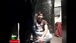 جنس جماعي في المطبخ: فتاة كام عربية تأخذ كل شيء