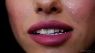 مشهد بحري إباحي: سمراء تُضرب بقوة في الزي الرسمي