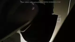 اشتعلت كام تجسس اثنين من الاطفال المشاغب استمناء والتمتع قليلا ولكن بعد ذلك تم القبض عليهم