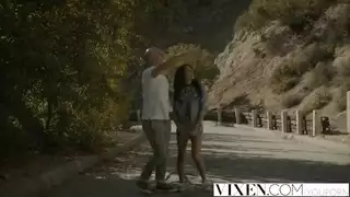 لديها صبر معها لأنها لديها القليل جدا من كس