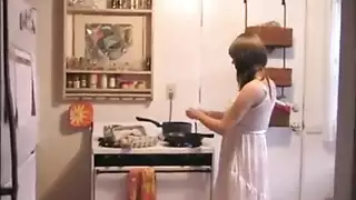 نيكيتا الخامس وزوجته في حفلة جماع حميمة في غرفة النوم