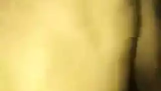 قضيب أسود في مؤخرتها بينما الحبيب المخدوع خارج المدينة