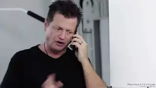 ثلاثي عرقي مختلط: فتاتان سوداوان وقضيب أبيض واحد