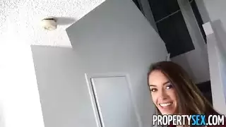 وسيم العقارات يدك مؤخرتها في مقطع صريح