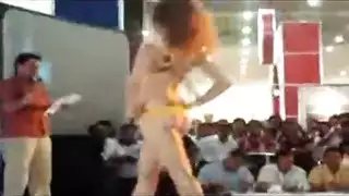 ممارسة الجنس الفموي مع طالبات نائمات