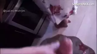 الأم المثيرة تعلم ابنها المطيع كيف يمارس الجنس مثل الرجال