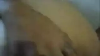 نيك طيز مرتعد بزب صلب طويل يدخل فتحة الشرج في نيك ساخن