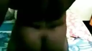 مشهد إباحي: شاب مثار يضاجع كس الخادمة الضيق من الخلف