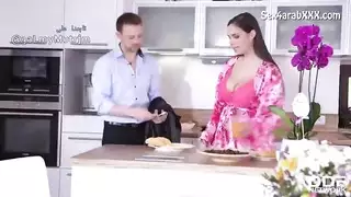 إكس إكس إكس عالمي: ربة منزل تتوسل لجنس عنيف