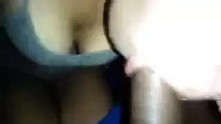 تعري مثير للفخذين والصدر ينتهي بمص شديد