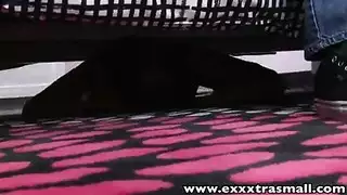 فتى مراهق ينيك بنت بنفس عمره مقطع إباحي صريح