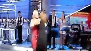 فرج غريب يقابل قضيب أفريقي نابض بقوة